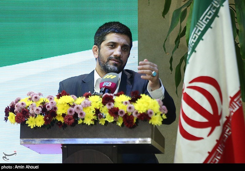 دبیر از قهرمانان کشتی‌گیر شیراز تجلیل کرد؛ ورزش شیراز ظرفیت بسیاری دارد