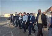 انتقاد معاون اقتصادی رئیسجمهور از بلاتکلیفی 9هزار کانتینر با حجم 100هزار تن کالا در بندر شهید رجایی + تصاویر