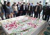 مدیر عامل بانک رفاه کارگران به شهدای گمنام شهداد ادای احترام کرد