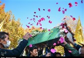 تشییع و تدفین پیکر مطهر شهید مدافع حرم در محلات به روایت تصویر