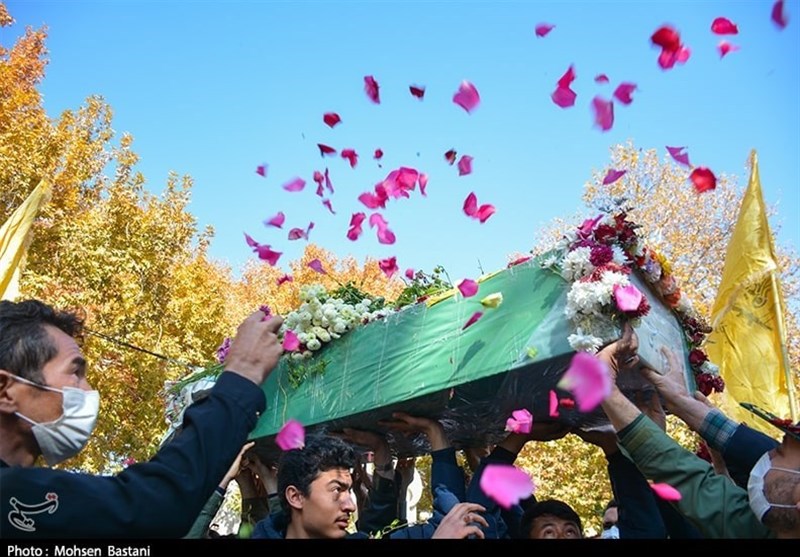 تشییع و تدفین پیکر مطهر شهید مدافع حرم در محلات به روایت تصویر