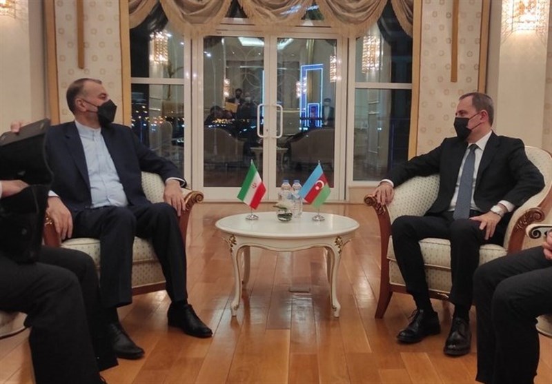 İran ve Azerbaycan Dışişleri Bakanları Aşkabat’ta Görüştü