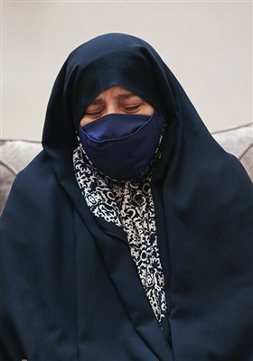 مادر شهید مدافع حرم محمدرضا بیات پس از اعلام خبر بازگشت پیکر فرزندشان
