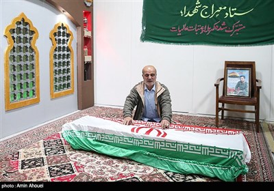 پدر شهید مدافع حرم محمدرضا بیات پس از 5 سال دوری با فرزندشان در معراج شهدا دیدار کردند