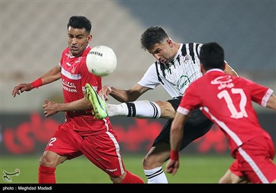 دیدار تیم‌های فوتبال پرسپولیس و نفت مسجد‌سلیمان