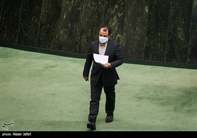 احسان خاندوزی وزیر امور اقتصادی و دارایی در جلسه علنی مجلس شورای اسلامی