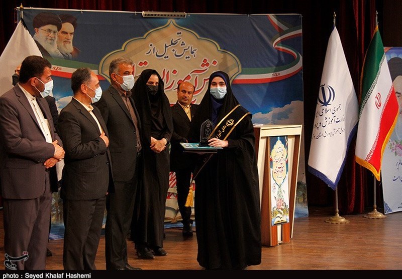 دانش‌آموزان برتر تراز انقلاب اسلامی در استان بوشهر تجلیل شدند +تصویر