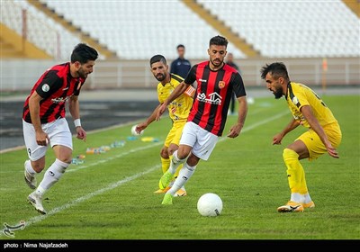 دیدار تیمهای فوتبال پدیده مشهد و فجر سپاسی شیراز