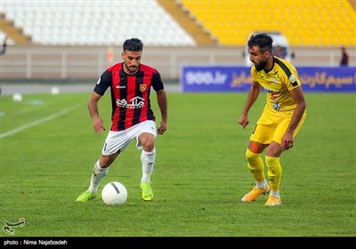 دیدار تیمهای فوتبال پدیده مشهد و فجر سپاسی شیراز