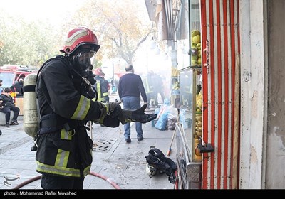 آتش سوزی انبار یک واحد صنفی در خیابان انقلاب - قم