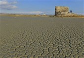 کاهش شدید آب دریاچه وان ترکیه و پدیدار شدن جزایر در آن
