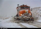 بارش برف راه ارتباطی 29 روستا در شهرستان کوهرنگ را مسدود کرد
