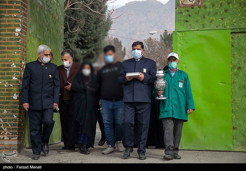 همزمان با ولادت حضرت زهرا(س) 2 بانوی زندانی در کرمانشاه به آغوش خانواده باز می‌گردند