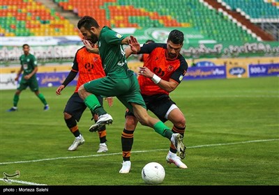 دیدار تیمهای فوتبال ذوب آهن اصفهان و مس رفسنجان