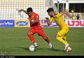 دیدار تیمهای فوتبال فجر سپاسی شیراز و فولاد خوزستان