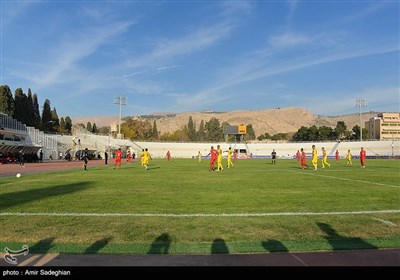 دیدار تیمهای فوتبال فجر سپاسی شیراز و فولاد خوزستان