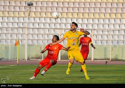 دیدار تیمهای فوتبال فجر سپاسی شیراز و فولاد خوزستان