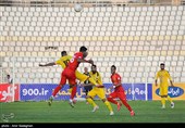 دیدار تیمهای فوتبال فجر سپاسی شیراز و فولاد خوزستان