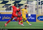 دیدار تیمهای فوتبال فجر سپاسی شیراز و فولاد خوزستان