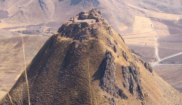 &quot;زیویه&quot;، قلعه‌ای باستانی در غرب ایران و گنجینه‌ای که در تاریخ ایران ثبت است