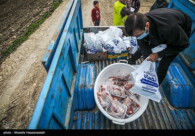 توزیع گوشت گرم در بین نیازمندان در مناطق محروم گرگان