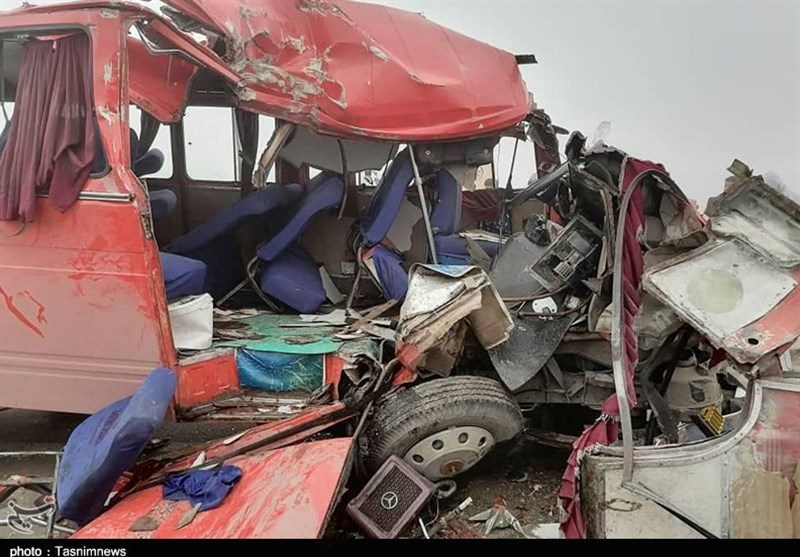 وضعیت پایدار 16 مصدوم حادثه سرویس دانش‌آموزان در کرمانشاه/ بی‌احتیاطی راننده کامیون علت تصادف بود