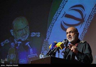  سرلشکر سلامی: امروز فلسطین از دست های خالی عبور کرده و مسلح است 