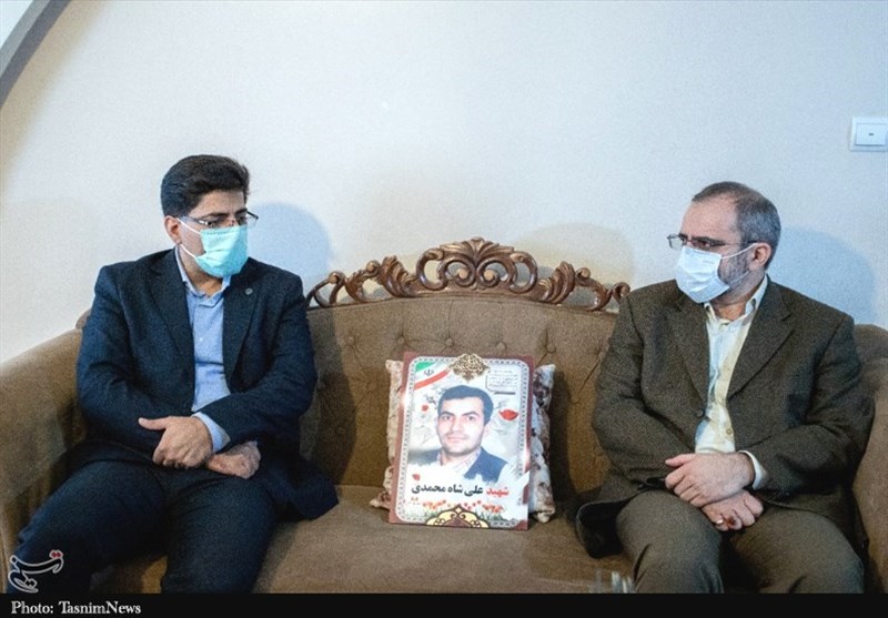 استاندار مرکزی از خانواده پرستار شهید مدافع سلامت تجلیل کرد
