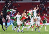 حمایت بازیکنان الجزایر از فلسطین پس از صعود به مرحله نیمه‌نهایی جام عرب + فیلم