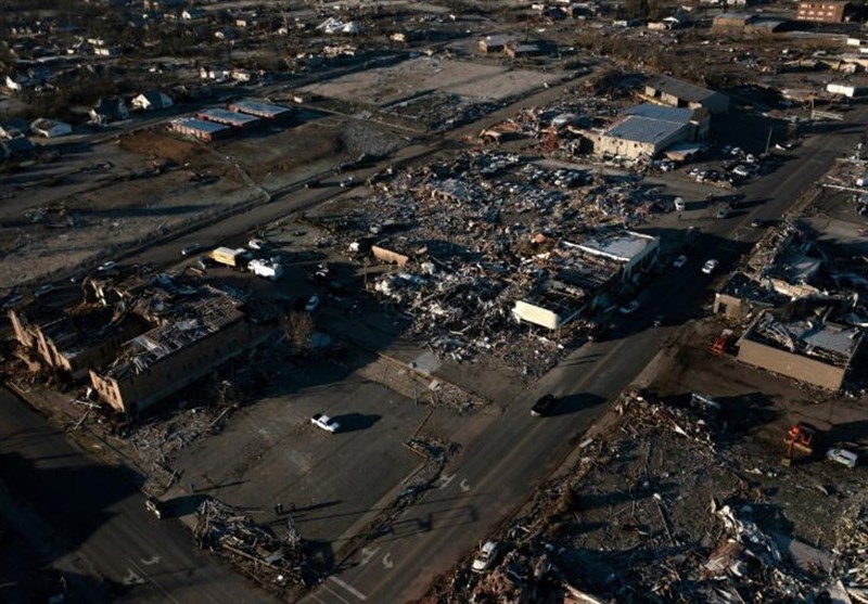 US Emergency Workers Search through Debris for Survivors after Ferocious Tornadoes (+Video)