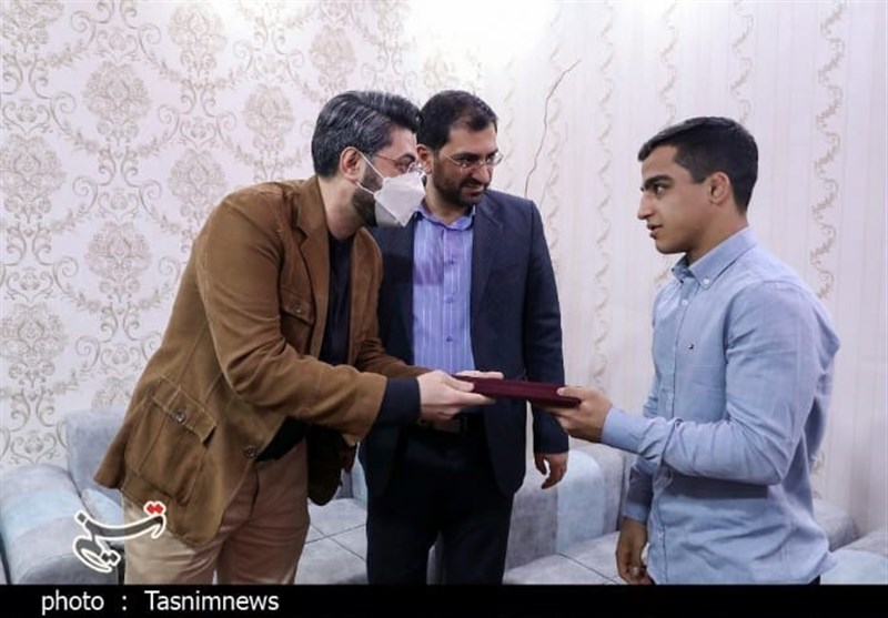 نوجوان مشهدی مدال آور کشتی امیدهای جهان تجلیل شد+تصویر