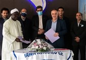 تفاهم نامه خرید اتوبوس، مینی‌بوس و تاکسی از ایران خودرو امضا شد
