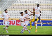 دیدار تیمهای فوتبال فجر سپاسی شیراز و مس رفسنجان