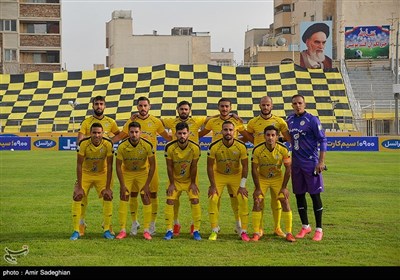 دیدار تیمهای فوتبال فجر سپاسی شیراز و مس رفسنجان