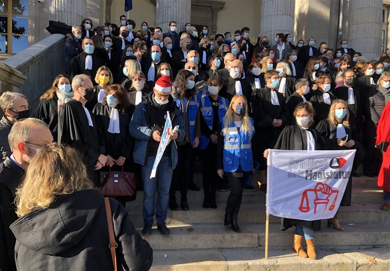 French Magistrates, Lawyers Lay Down Law in Historic Strike Movement (+Video)