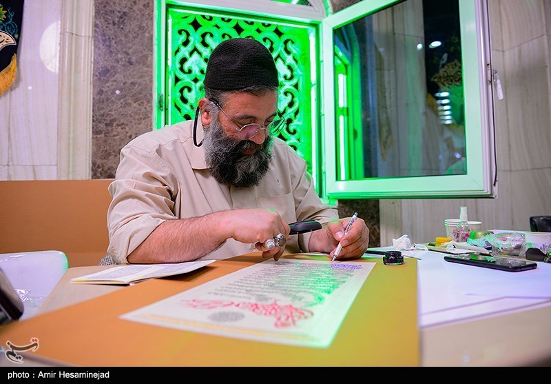 اهدا آثار هنری هنرمندان ایرانی به موزه عتبه حسینی