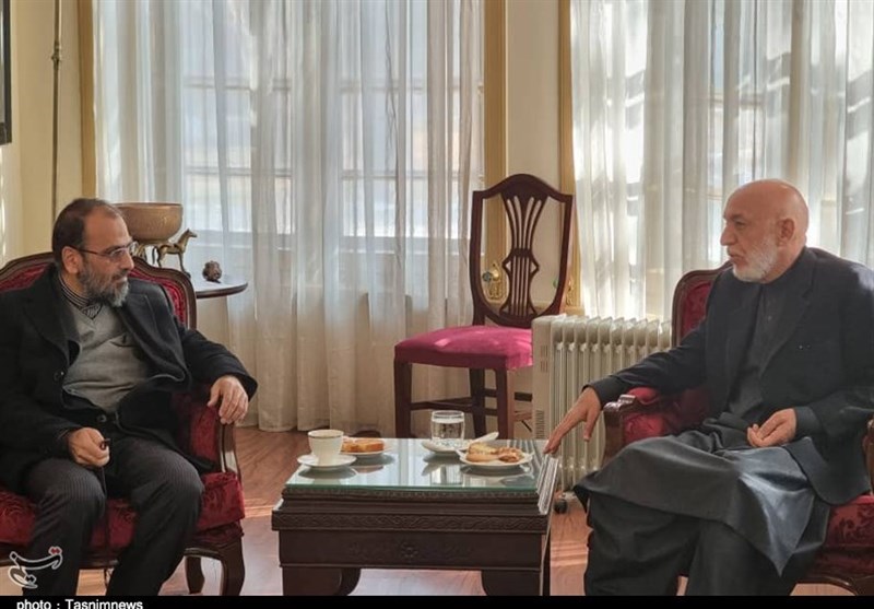 کرزی در دیدار با معاون سفیر ایران: مردم توان جنگی جدید ندارند/ طالبان زمینه مشارکت مردم در دولت را فراهم کند