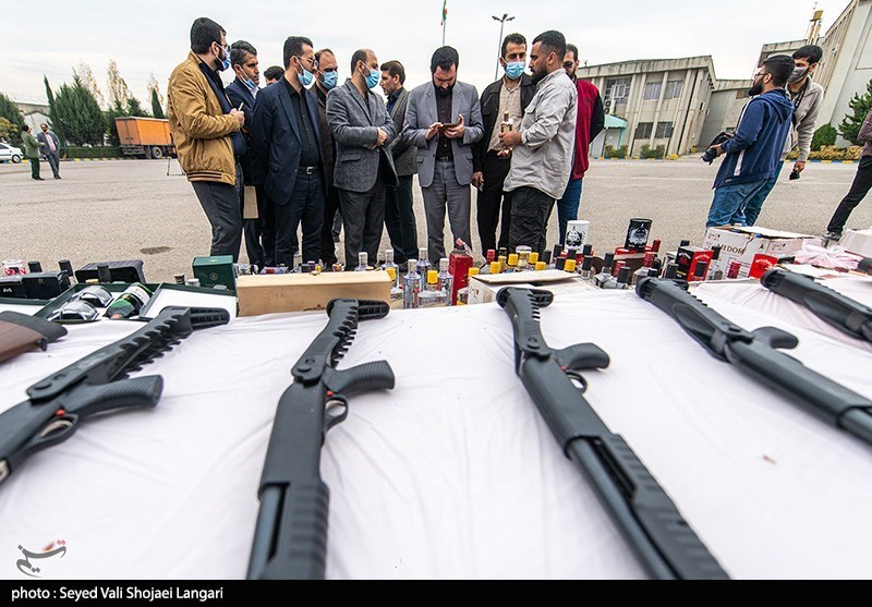 انهدام باند توزیع سلاح غیرمجاز در کرمانشاه/ کشف 100 قبضه سلاح