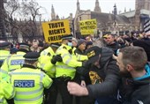 Police Suffer Minor Injuries in London Scuffles with Anti-Vax Protesters