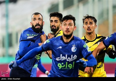 دیدار تیم های فوتبال استقلال تهران و نود ارومیه