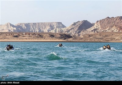 تمرین تاخت آبی تکاوران نیروی زمینی سپاه در رزمایش پیامبر اعظم(ص) 17- جزیره قشم خلیج فارس