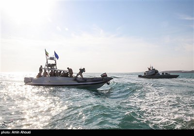 IRGC Commandos Participate in Massive Military Exercise along Southern Shores