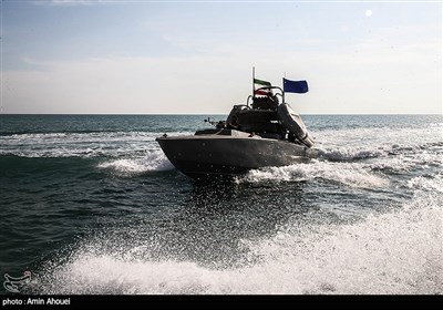 IRGC Commandos Participate in Massive Military Exercise along Southern Shores