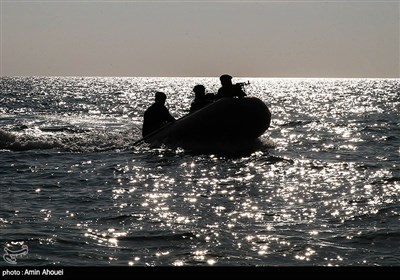 IRGC Commandos Participate in Massive Military Exercise along Southern Shores