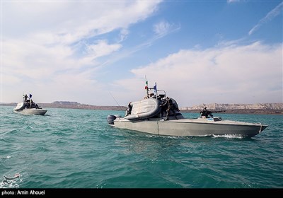 IRGC Commandos Participate in Massive Military Exercise along Southern Shores