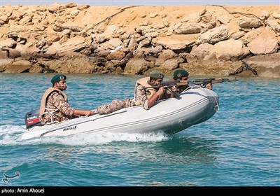 تمرین تاخت آبی تکاوران نیروی زمینی سپاه در رزمایش پیامبر اعظم(ص) 17- جزیره قشم خلیج فارس