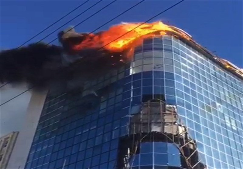 ساختمان 7 طبقه در اردبیل آتش گرفت