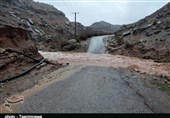 بارش شدید باران در &quot;پلدختر&quot;؛ راه ارتباطی برخی روستاها قطع شد + فیلم