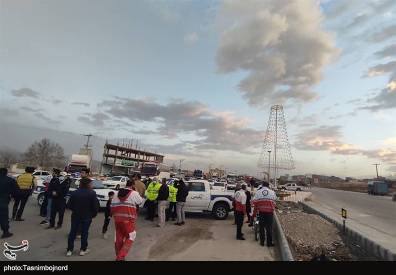 طوفان شن 150 خودرو را در جاده بجنورد چمن بید متوقف کرد+تصاویر