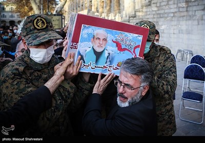 ورود پیکر شهید «حسن ایرلو» سفیر ایران در یمن به محوطه باغ ملی (درب وزارت خارجه) جهت تشییع
